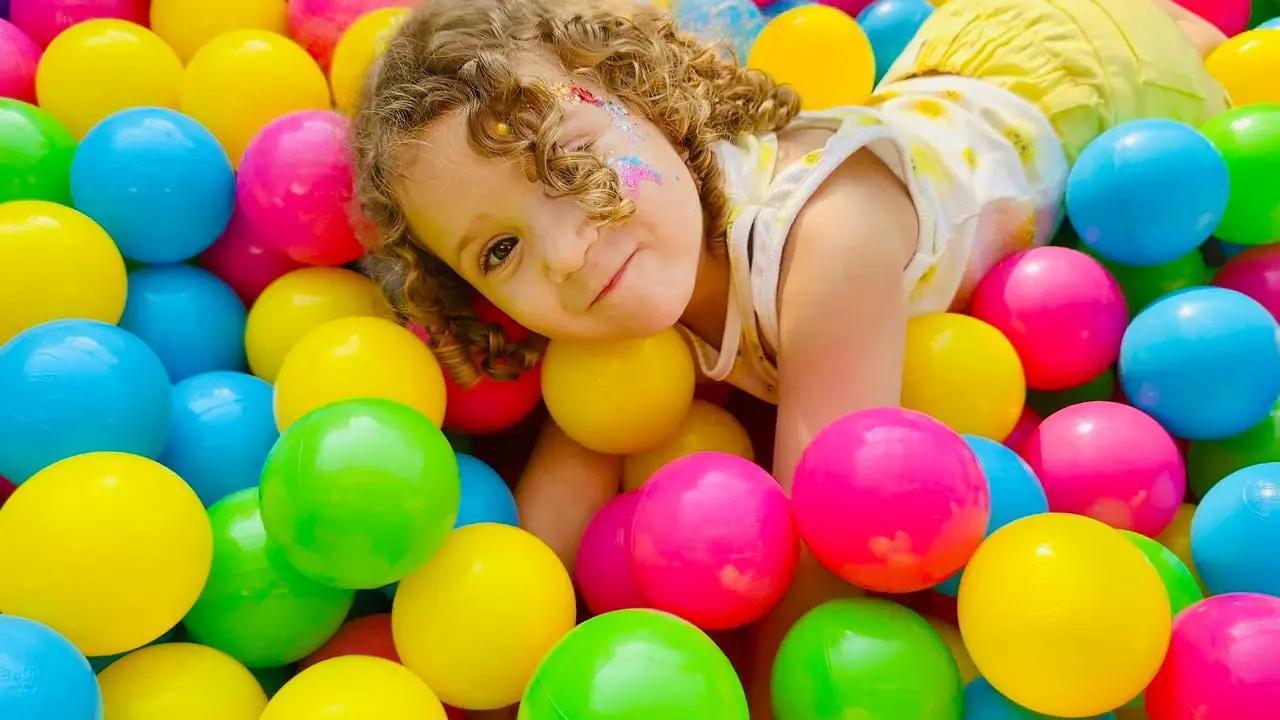 Smiling kids at 4Seasons